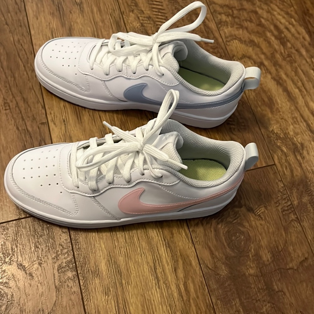 Size 6Y or 7.5 women’s Nike court royal pink and white